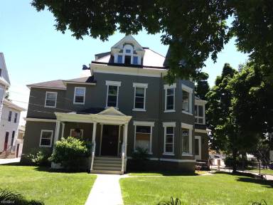 Main picture of 442 Fountain St NE