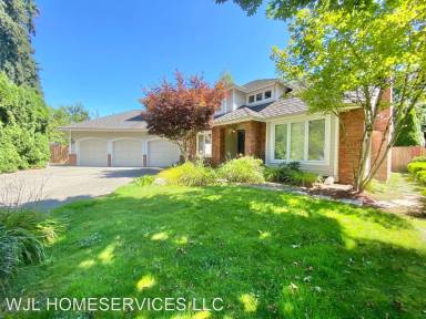 Main picture of 12621 NE 66th Pl