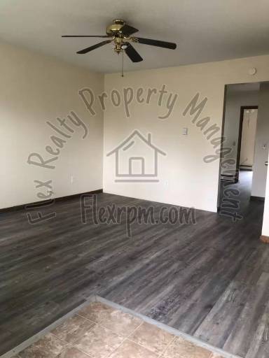 Main picture of 2106 Airline Ave