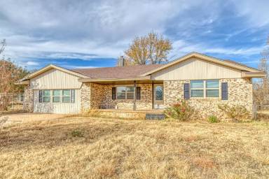 Main picture of 1108 W Highway 277