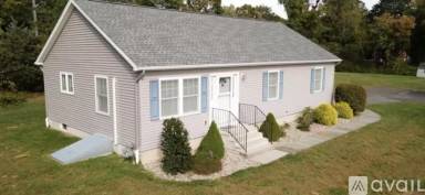 Main picture of 30 Pardee Pl