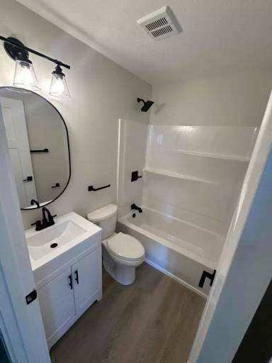 Main picture of 407 W 65th St