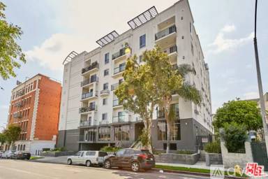 Main picture of 733 S Manhattan Pl
