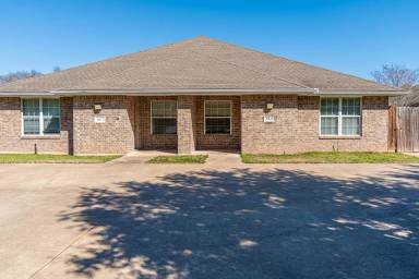 Main picture of 3817 Oldenburg Ln