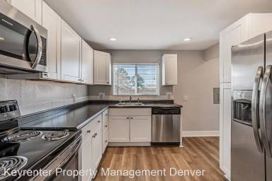 Main picture of 4971 Clayton St