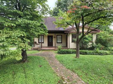 Main picture of 4300 Lonsdale Dr
