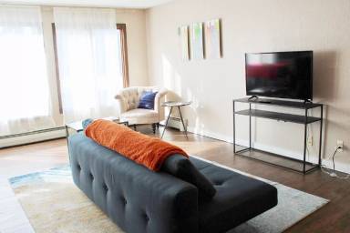 Main picture of 1300 W 7th Ave