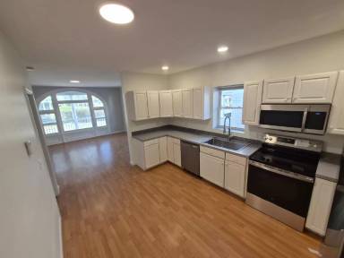Main picture of 142 Washington St