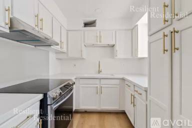 Main picture of 301 W Desert Dr