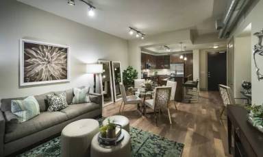 Main picture of 929 N Broadway