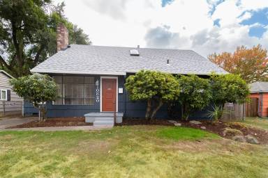 Main picture of 10820 NE Hancock St