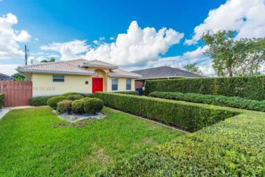 Main picture of 4370 SW 82nd Ave