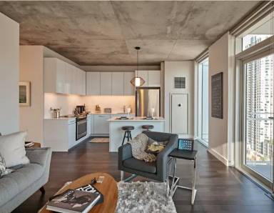 Main picture of 316 W Illinois St