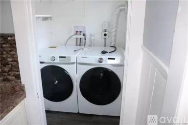 Main picture of 1144 Boulevard