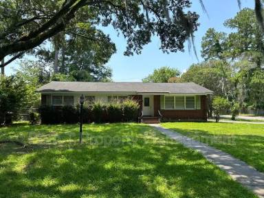 Main picture of 201 Kensington Dr