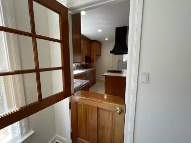 Main picture of 1043 S Point View St
