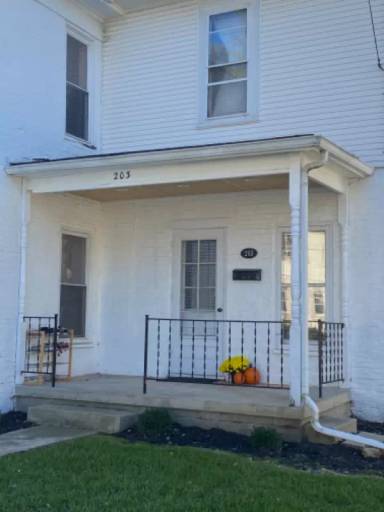 Main picture of 203 E Reynolds St