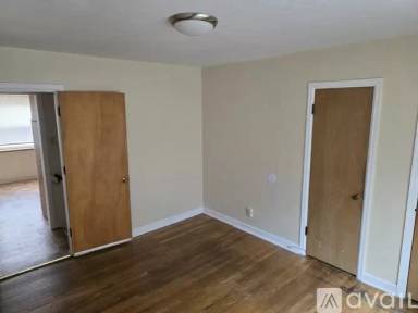 Main picture of 1024 W Orman Ave