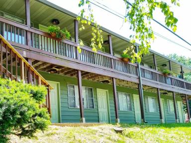 Main picture of 615 W 15th St