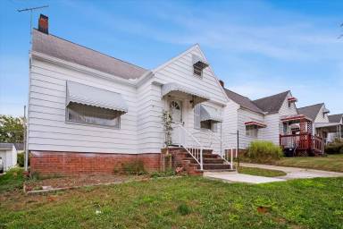 Main picture of 5215 E 115th St