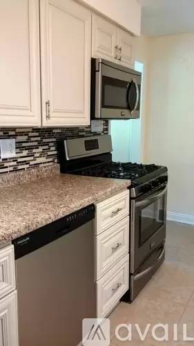 Main picture of 40 Lee Ave