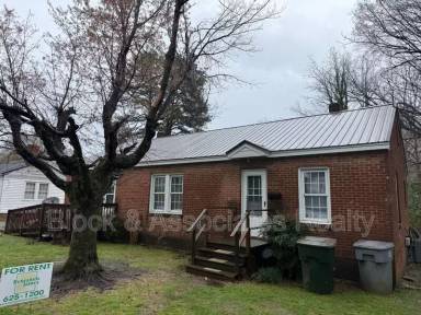 Main picture of 316 N Elm St