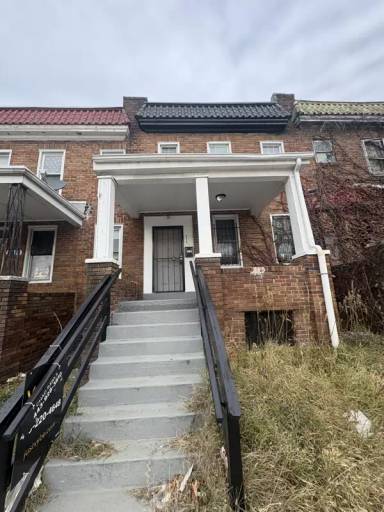 Main picture of 2416 W Franklin St