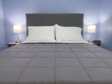 Main picture of 5620 N Western Ave