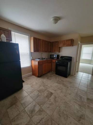 Main picture of 646 W Walnut St