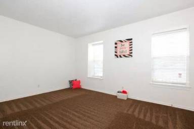 Main picture of 510 W 8th St