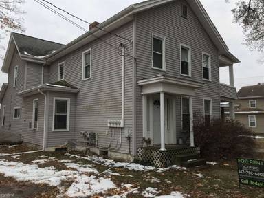 Main picture of 305 N Main St