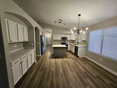 Main picture of 66 W Dexter Way