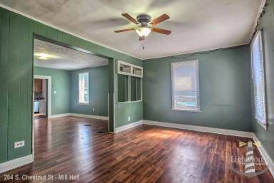 Main picture of 202 S Chestnut St