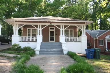 Main picture of 808 W Markham Ave