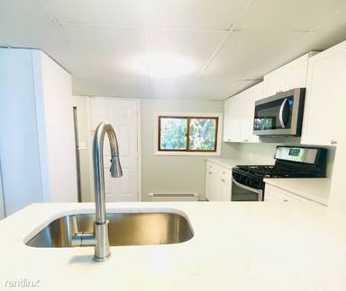 Main picture of 126 Leyden St