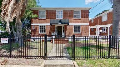 Main picture of 2853 College St