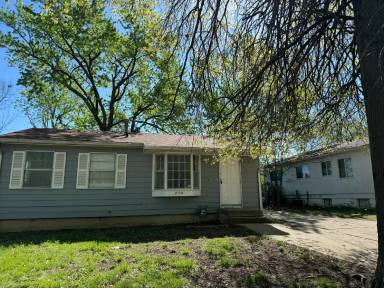 Main picture of 830 SE Eastgate Dr