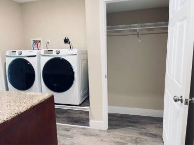 Main picture of 716-A PLUM LN