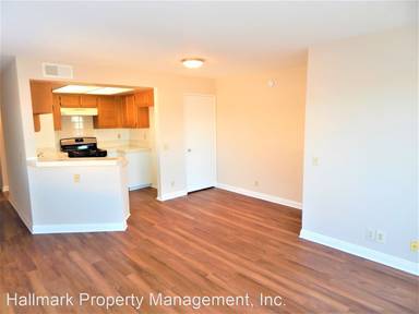 Main picture of 918 W College St