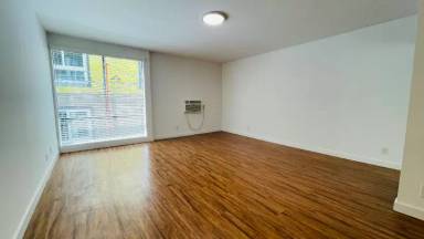 Main picture of 7044 Hawthorn Ave