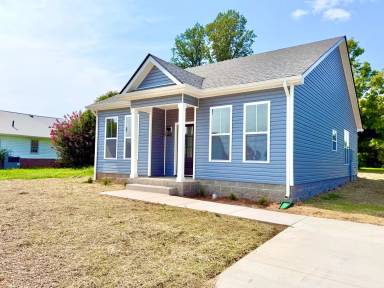 Main picture of 489 S Main St