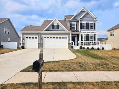 Main picture of 215 Ladysmith Dr