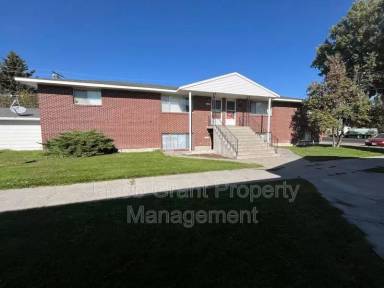 Main picture of 2116 Saint Clair Rd