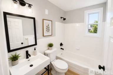 Main picture of 525 7th St NE