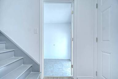 Main picture of 150 E Madeira Ave