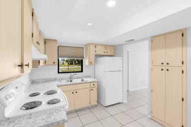 Main picture of 2935 SE 15th Pl