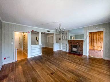 Main picture of 457 S Main St