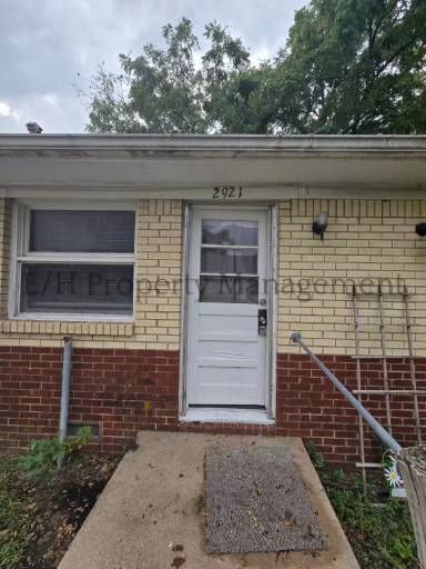 Main picture of 2921 S Hydraulic St