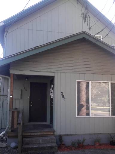 Main picture of 902 Park Ave NE
