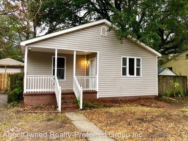Main picture of 2750 E Surrey Dr